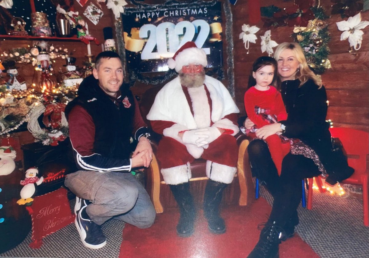 Yearly family photo with <a href="/Stacey4Cannon/">Dr Stacey Cannon Cahill</a> 💝 our little puddin has grown so much since she saw #Santa last year. Roll on next week when Santa pays a visit 🫠🫠 🎁 🚲 🧸