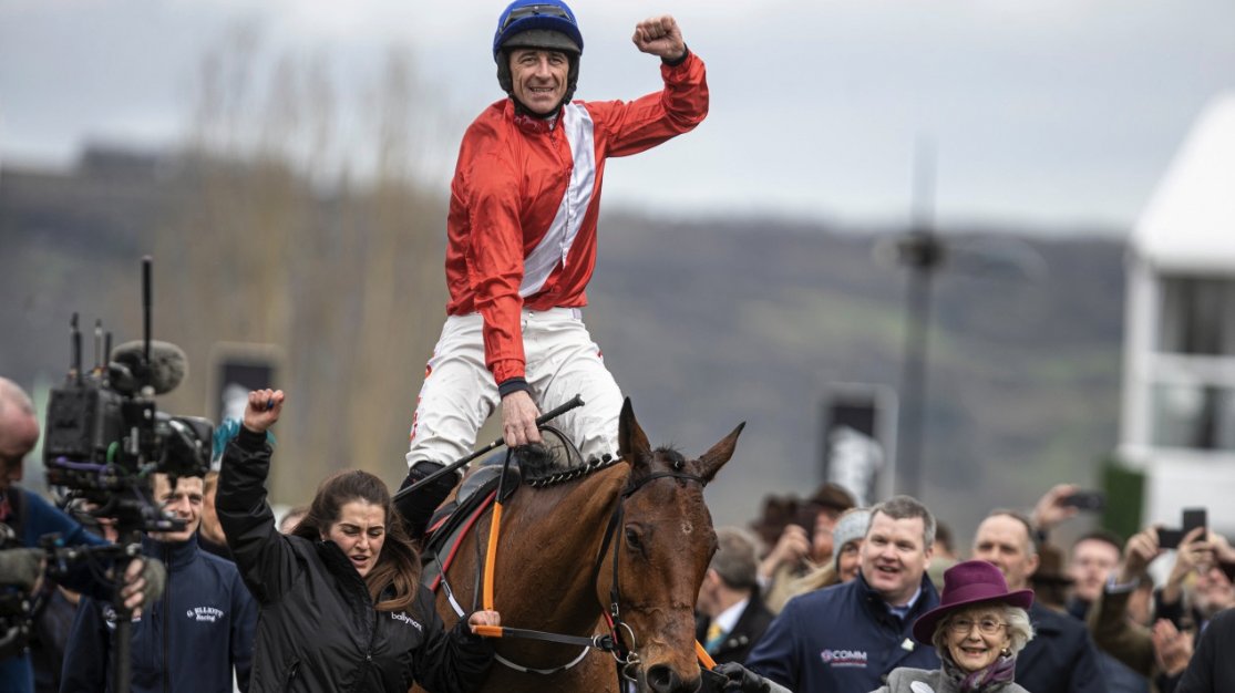 🚨 BREAKING: Davy Russell, one of the greatest jump jockeys of all time, has announced his retirement after riding Liberty Dance to victory at Thurles.