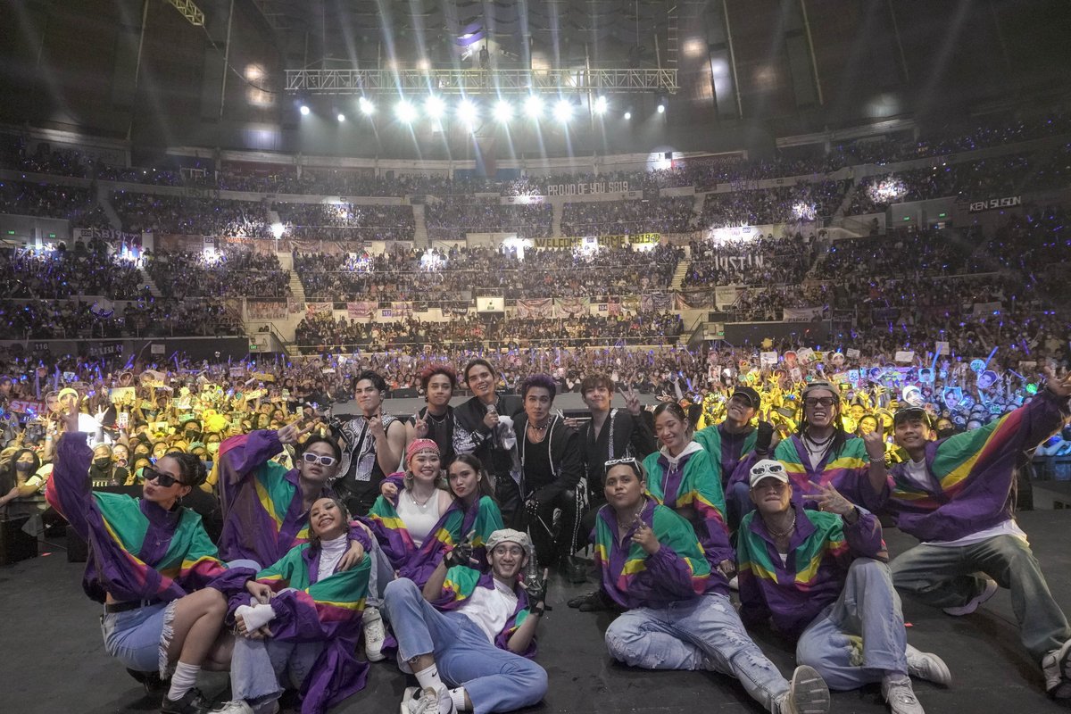 SB19Official's tweet photo. And that's a wrap! WYAT? At our last stop, home. We've come a long way for this tour, and we are eternally grateful to be in this journey with you, A'TIN!

Hanggang sa muli! Sabay-sabay ulit tayo sa pagtatag! 🤘🏻💙

#WYAT #WYATTour 
#WYATHomecoming  
#WhereYouAtSB19 https://t.co/Fnpnczrvdq