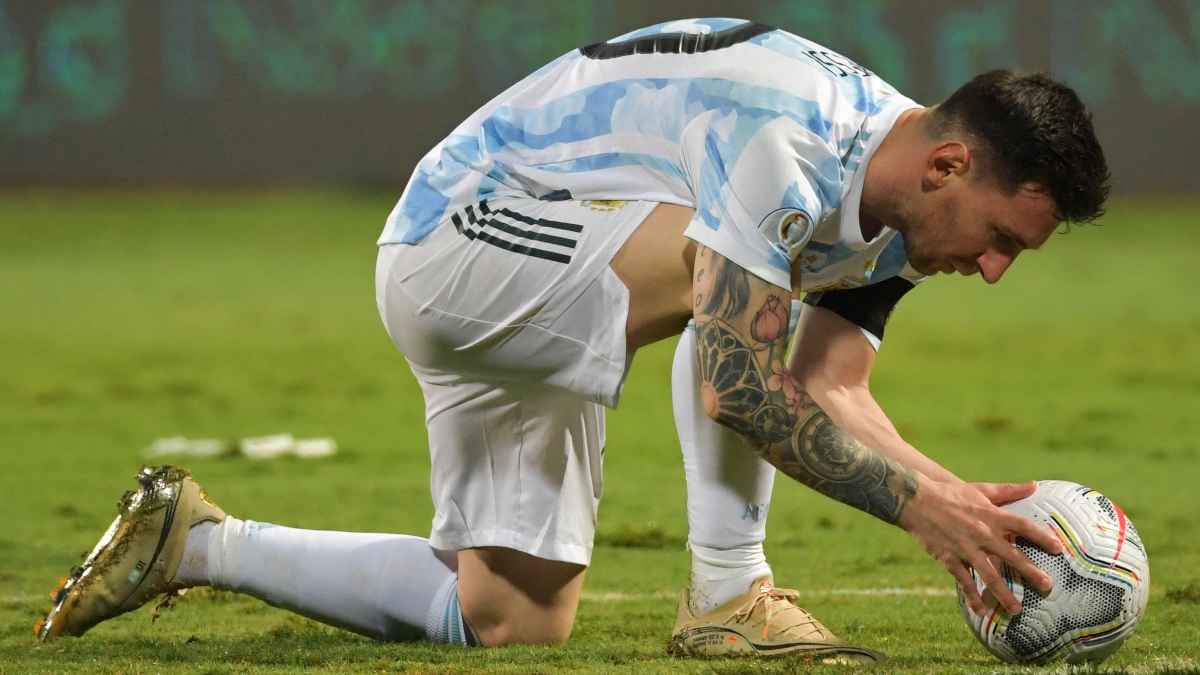2010MisterChip's tweet photo. ‼️ 🇦🇷R É C O R D  H I S T Ó R I C O🇦🇷 ‼️

Messi (titular hoy) se convierte en el jugador con más partidos disputados (26) en TODA la historia de la Copa del Mundo. Supera el récord establecido por Lothar Matthäus el 4 de julio de 1998.

Y no será el único récord que supere hoy... https://t.co/i09fuhDaEp