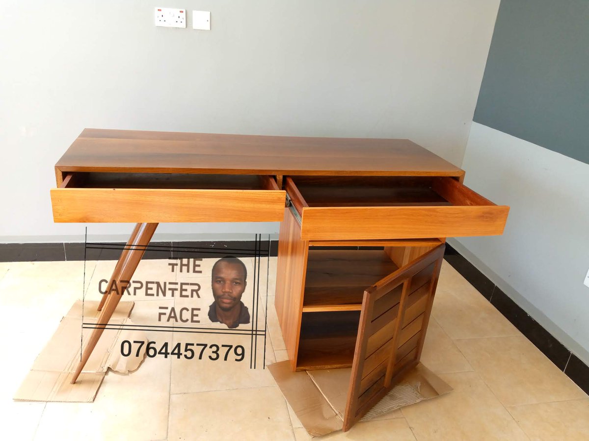Ofec table iliyo andaliwa Kwa Ubunifu wa kuzidi.karibuni.