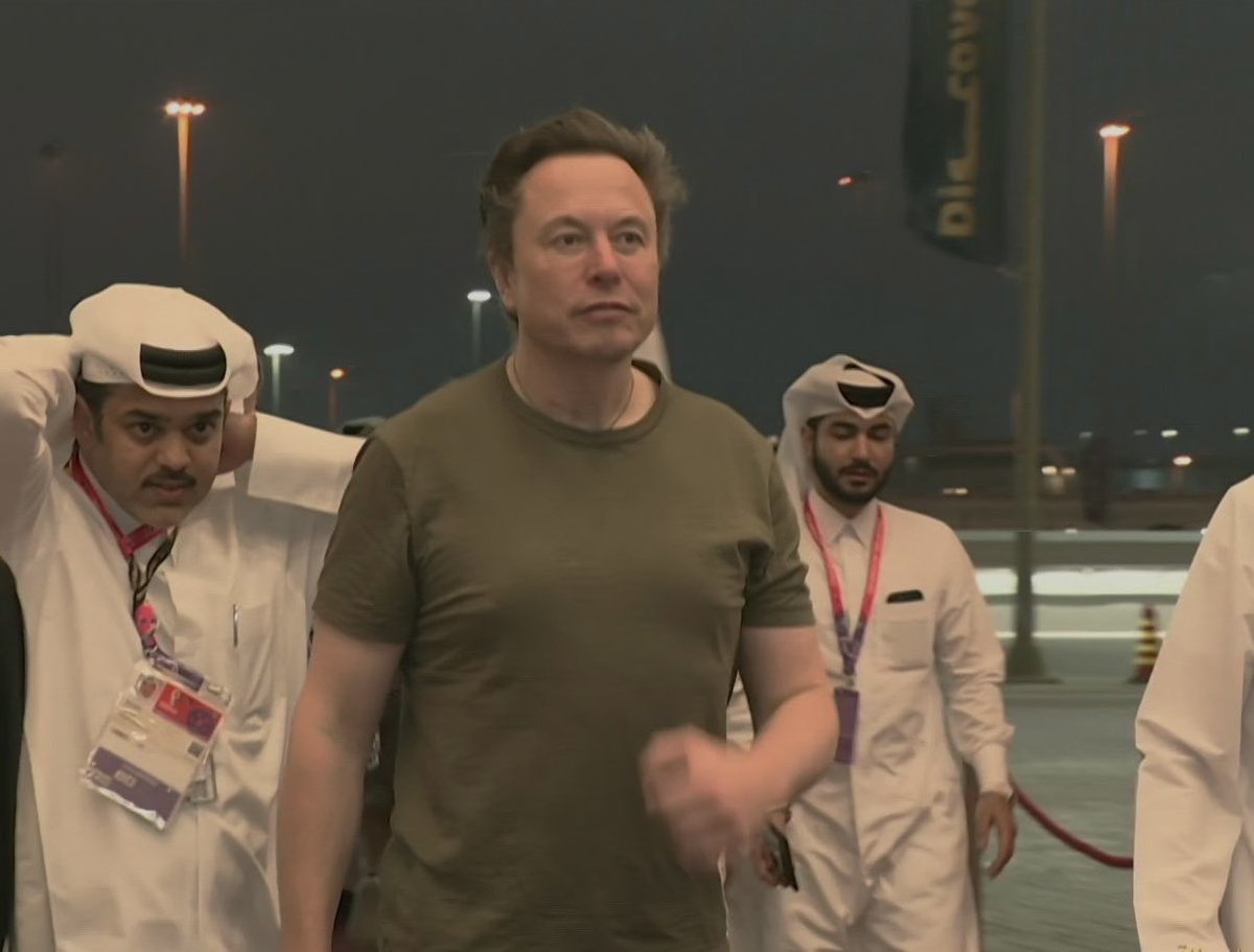 kornerresmi's tweet photo. Elon Musk, Arjantin - Fransa finalini izlemeye geldi. https://t.co/mJxaqT6cdt