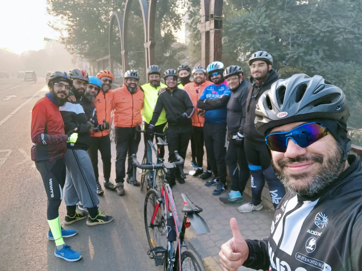 Excellent Speedy Draft from Ali as well which was excellent throughout! Jamal & Shahrukh Bhai taking the lead for the draft that took a lot of people together. Hadi & Dawood were as speedy as ever! Overall loved the enthusiasm of each Cyclist! Bravo! #coffeeloop #teamgcc #cycling