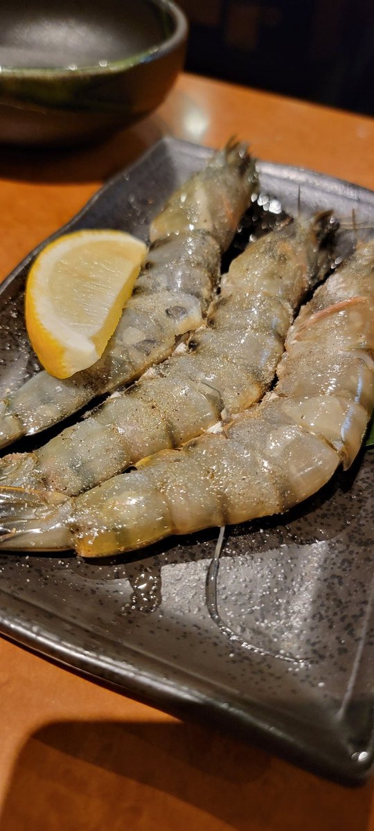 uramaruEdging's tweet photo. バクバク食べる子、可愛いよね。
いいサシの入った黒毛和牛❤
エビも大き目をお願いしました🦐 https://t.co/zXodPRJh2s
