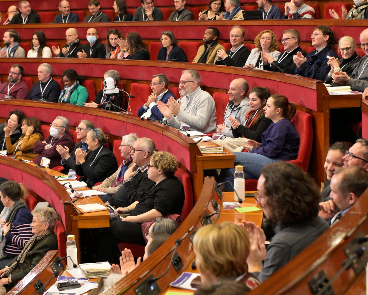 lecese's tweet photo. #ConventionCitoyenne La Session #2 s'achève ! 
🔁Retour sur cette troisième journée où les citoyennes et les citoyens se sont accordés sur les enjeux prioritaires de la #Conventionfindevie 
📷Focus sur ce temps fort en images
#CCFV https://t.co/7zJXxZNMIk
