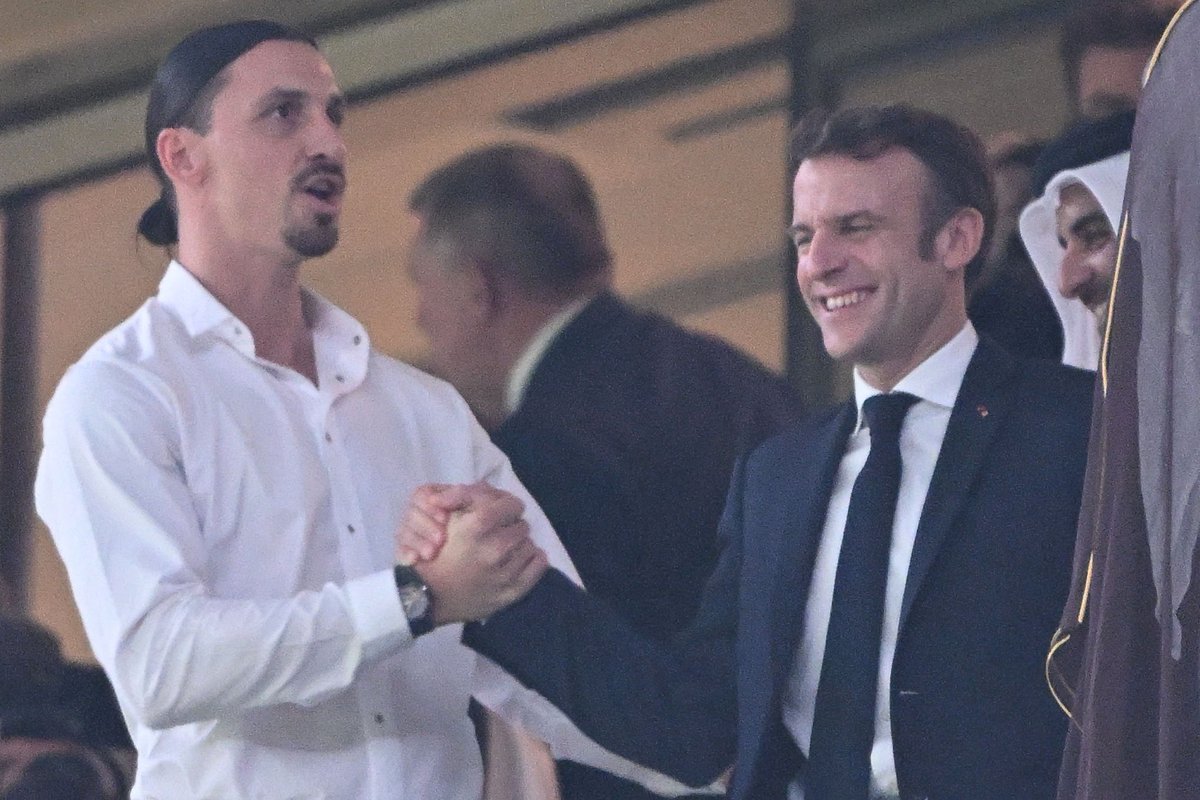 Ibrahimovic assiste à final do Mundial 2022, acompanhado pelo presidente de França, Macron.