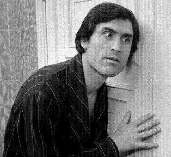 "Tutte le scelte le ho fatte per mia moglie. Mi ha sostenuto per 55 anni. Ma lei è stata la moglie di Buzzanca, io morirò senza sapere chi sono".

Addio all'attore #LandoBuzzanca, aveva 87 anni.

#18dicembre.