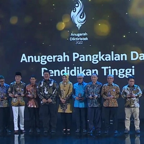 Bangga! Humas Undip Raih Lima Penghargaan Nasional
Universitas Diponegoro baru saja menyabet lima penghargaan nasional dari Direktorat Jenderal Perguruan Tinggi, Riset dan Teknologi (Ditjen Diktiristek), Kementerian Pendidikan, Kebudayaan, Riset, dan Teknologi (Kemendikbudristek)