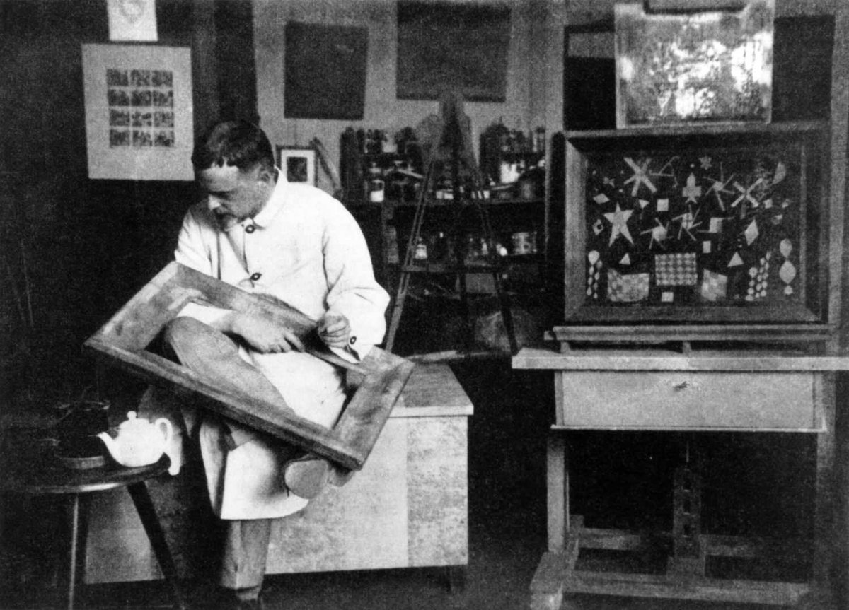 Born on this day in 1879: Swiss-born German artist Paul Klee, whose distinctive style was inspired by expressionism, cubism, and surrealism, among other artistic movements.
––
Here: Klee at his studio in Weimar, Germany, 1924. Getty Images.

#PaulKlee #OTD