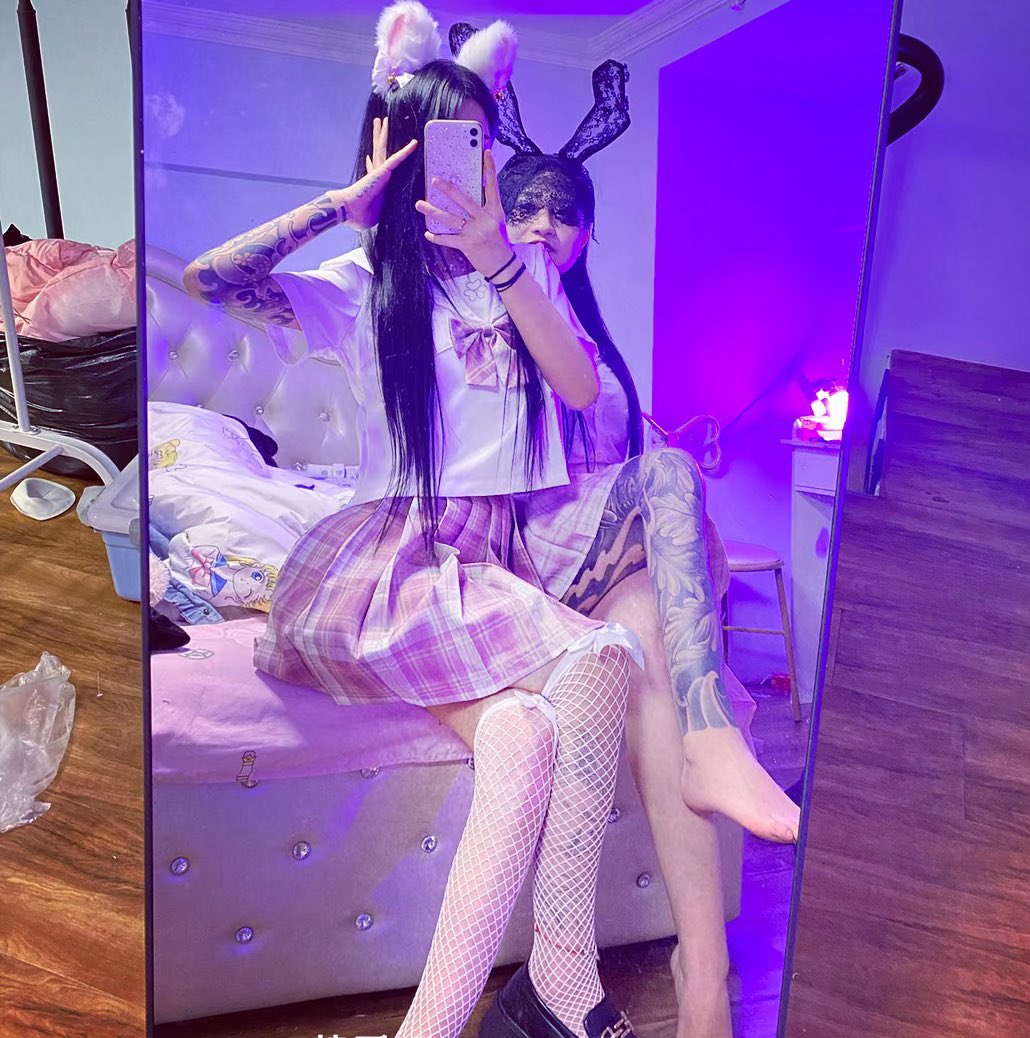 吐了那么多钱才认妈成功的高贵精神小妹，原来除了在ktv陪酒的工作，还可以再加几百块带出去。而且她的钱还都用来恋爱倒贴无业精神小伙男朋友了

#精神小妹 #早泄 #atm奴 #女性崇拜 #无脑上供 #自毁 #绿帽 #脚奴 #足控 #素人开发 #冤种 #贱狗 #辱骂 #盯射 #脚奴 #舔狗 #反差 #榨精 #洗脑 #奴下奴 #白给 https://t.co/mIpZkTx9YO