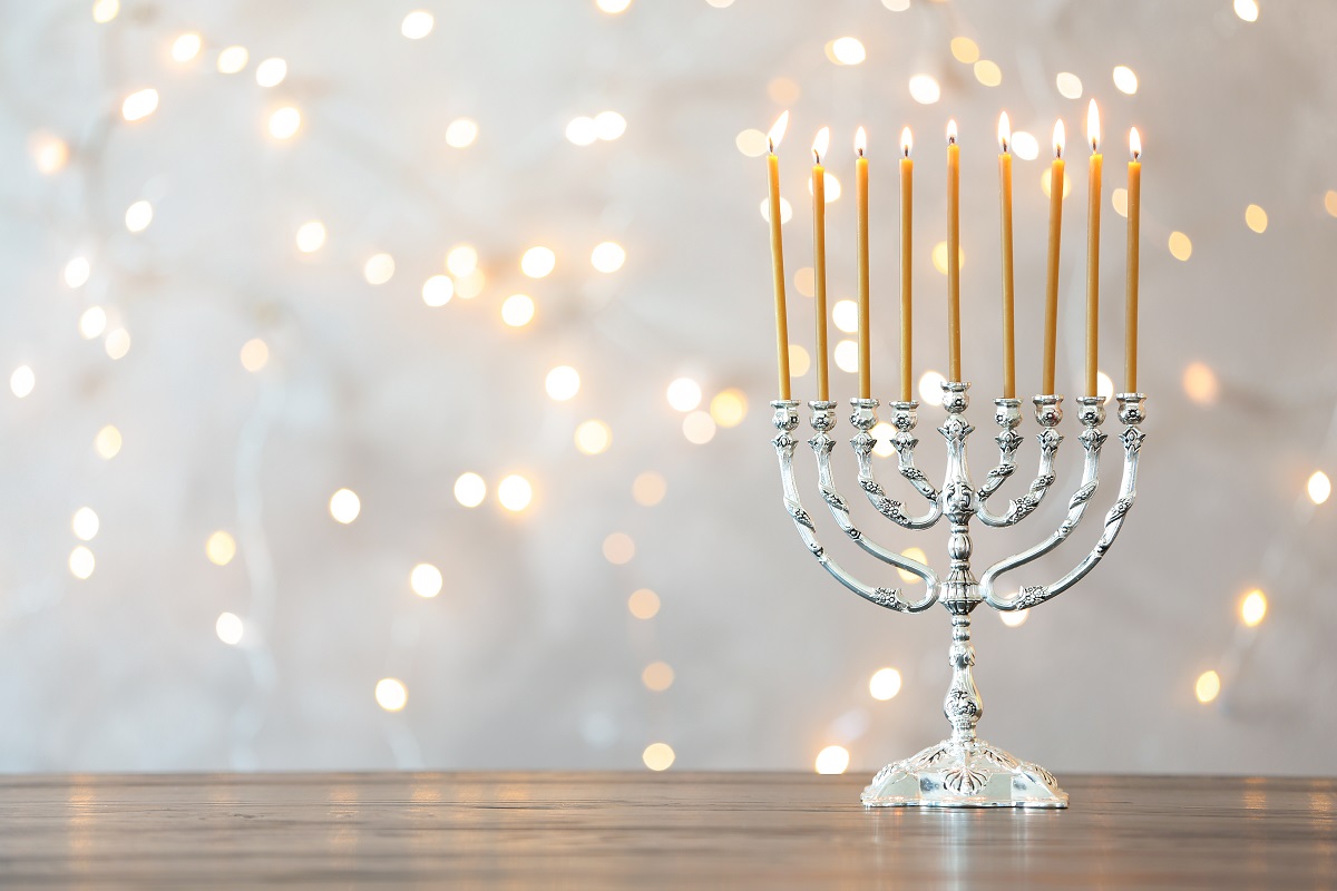 vipHomeLink's tweet image. Whether you're lighting the menorah or frying sufganiyot, check your smoke and carbon monoxide detectors. If they're older than 10 years, replace them, and upgrade to models with 10-year batteries. We hope you enjoy a safe and happy Hanukkah! #VHLtips