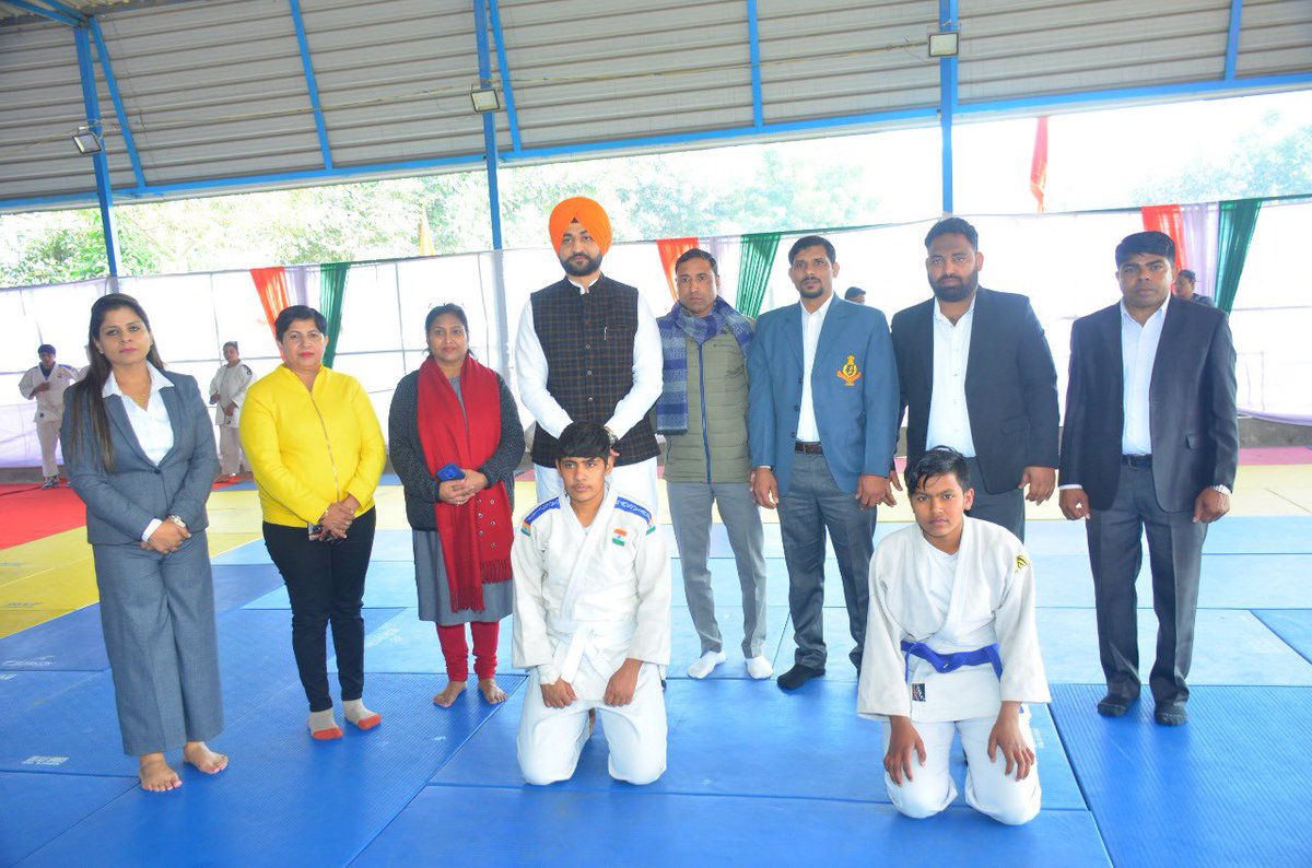 DsoGurugram's tweet photo. Khelo Haryana Games Closing ceremony with @flickersingh in Nehru Stadium Gurugram @vinit_khandwal @DC_Gurugram @sports_haryana @vineshmalhan @ipspankajnain 🌺🌺🌺🇮🇳🇮🇳🇮🇳🇮🇳🎉🎉🎉🎉 https://t.co/i8H9FvwZrY