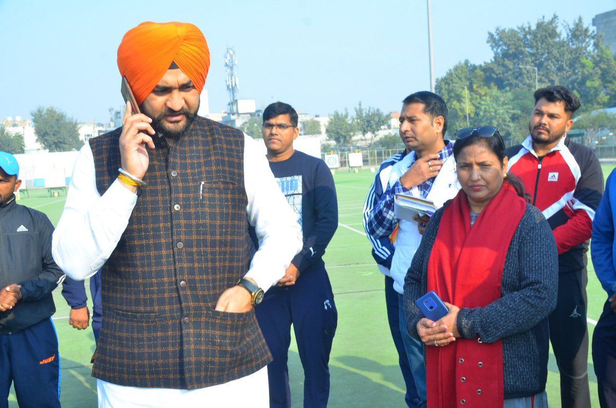 DsoGurugram's tweet photo. Khelo Haryana Games Closing ceremony with @flickersingh in Nehru Stadium Gurugram @vinit_khandwal @DC_Gurugram @sports_haryana @vineshmalhan @ipspankajnain 🌺🌺🌺🇮🇳🇮🇳🇮🇳🇮🇳🎉🎉🎉🎉 https://t.co/i8H9FvwZrY