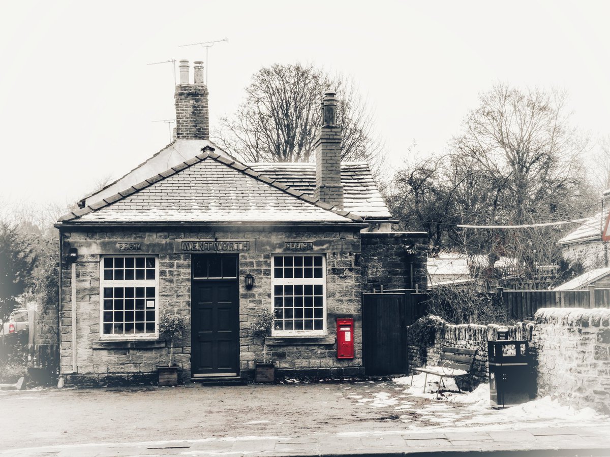 tismenic70's tweet photo. Wentworth Old Post Office
#BlackAndWhite #SplashofRed https://t.co/5SrCUHlAVM