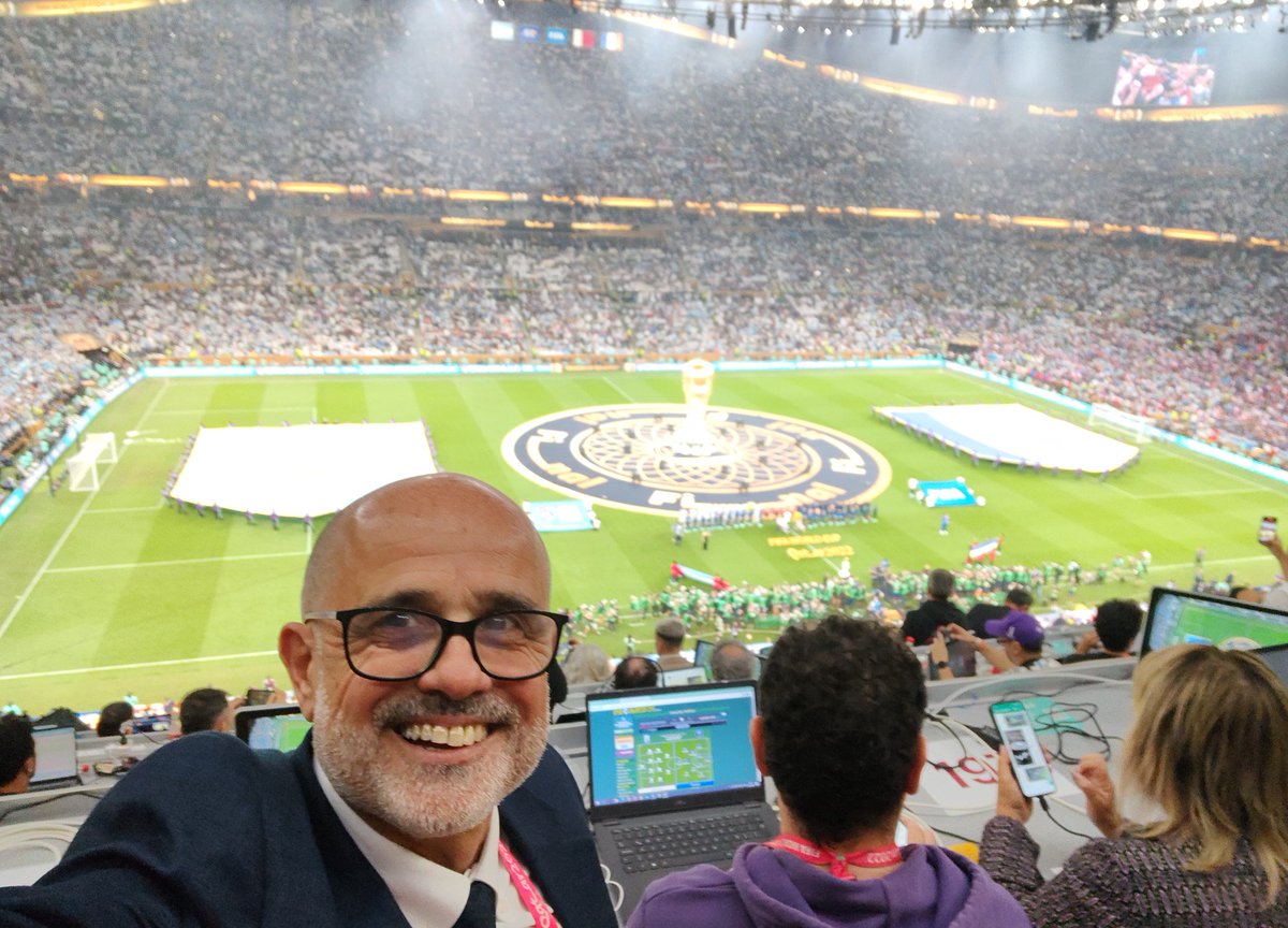 daniarcucci's tweet photo. Acá estamos.
#FinalDelMundo #Qatar2022 #Mundial10 https://t.co/kKNvc69cP5