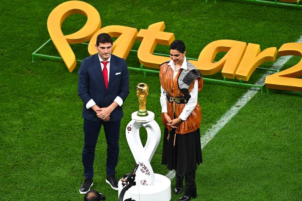 Deepika Padukone, former Spanish goalkeeper Iker Casillas unveil FIFA World  Cup 2022 trophy in Qatar