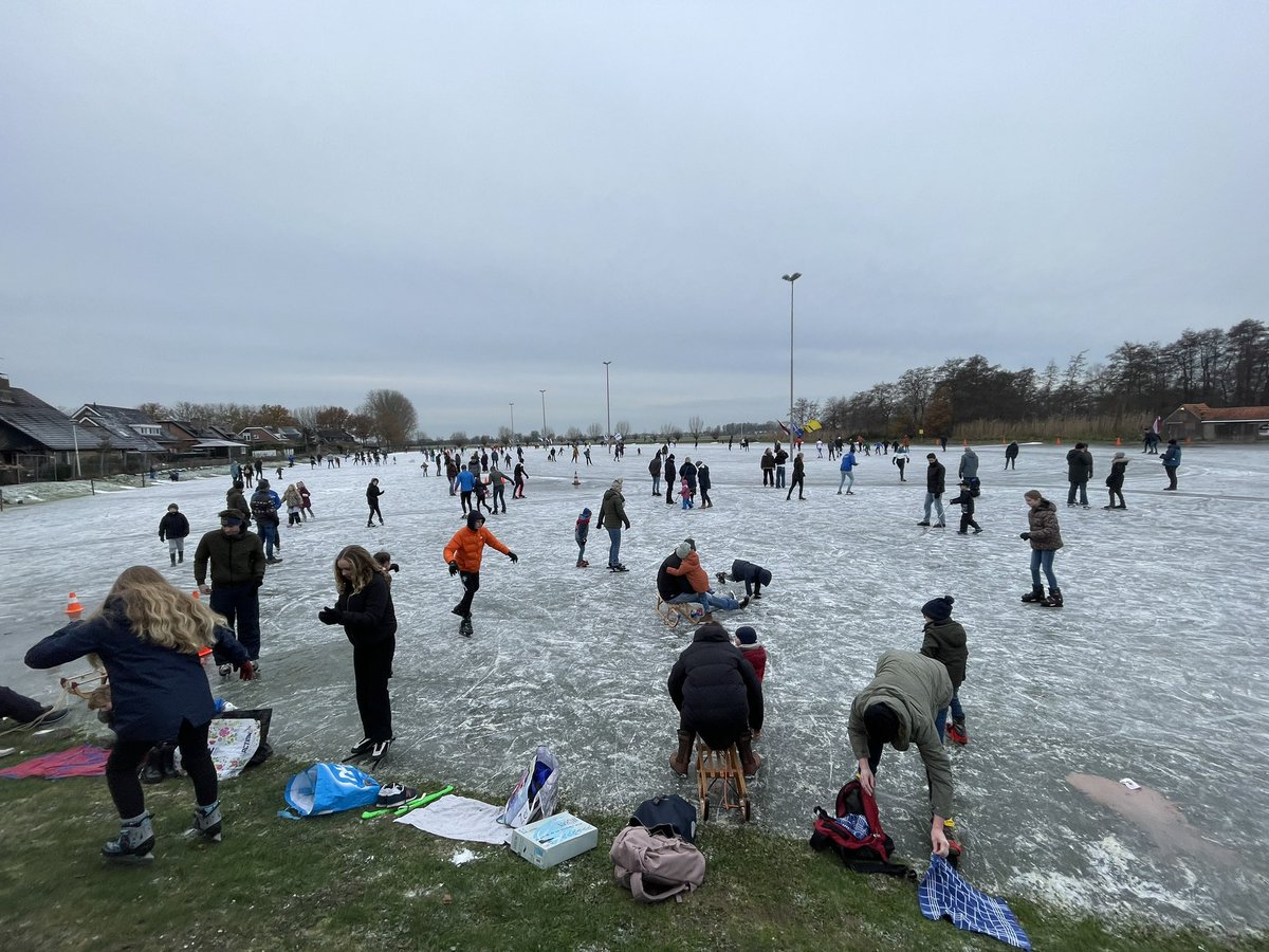 Wanneer de ijsbaan zich goed houdt blijven we geopend tot 21.00 uur.