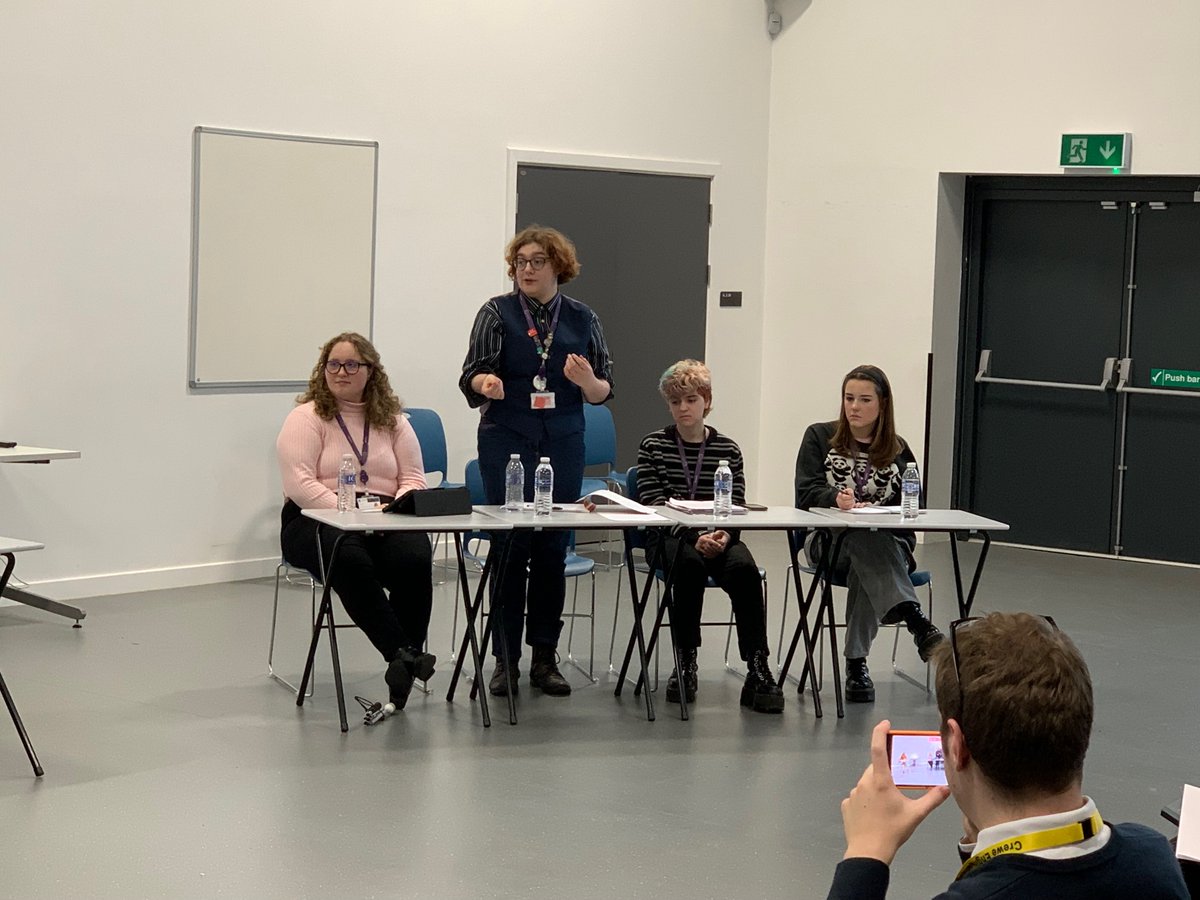Our #ALevel #Politics students took part in the Debate Mate and finished second. Excellent work, everyone! 🥳

A big #thankyou also goes Politics teacher Ben Connor, who helped to make this opportunity a reality 🙏

Want to study Politics with us? Visit ccsw.ac.uk/subject/a-leve…