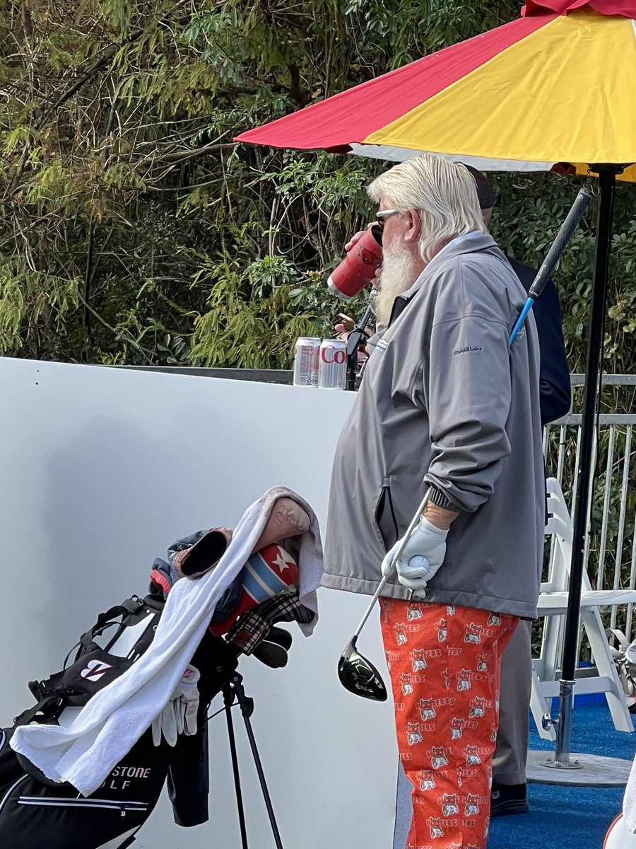 LukeKerrDineen's tweet photo. Team Daly, the defending champs, just teed off. They’re four shots back. 

John Daly Sr.’s final round warmup routine:

0 range balls hit
0 chips hit
0 putts hit

“Ready to go, baby.” https://t.co/Ub46nGuwrR