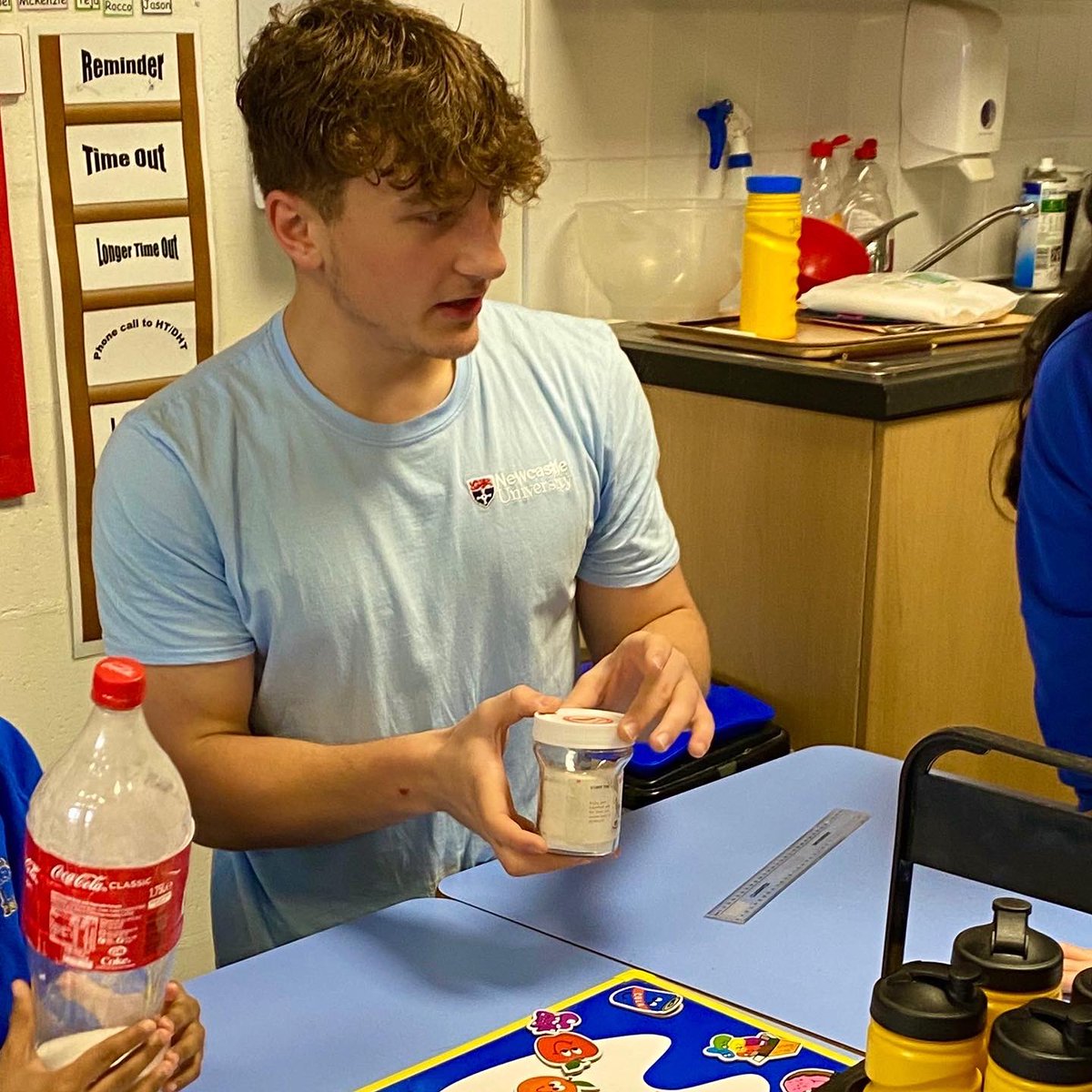 Some of our amazing volunteers  recently visited Bridgewater Primary School’s Year 3 children.

Swipe to see pictures from the visit! 📷🦷✏️