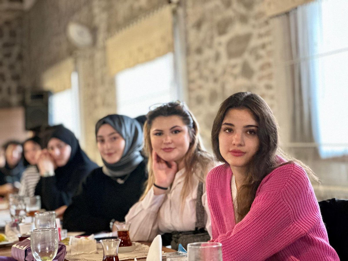 zeynepyildiztr's tweet photo. Altındağ’daydık📍

@altindagakgnc  düzenlediği 2022 Yılı Değerlendirme Toplantısı’na İl G.K. Bşk @efedemirhann ile katılarak Altındağlı gençlerle geçen yılın değerlendirmesini yaptık.

Program dolayısıyla İlçe Bşk. @hasanakyoll06 ve teşkilatımıza teşekkür ediyorum. https://t.co/nMN48jo0B6