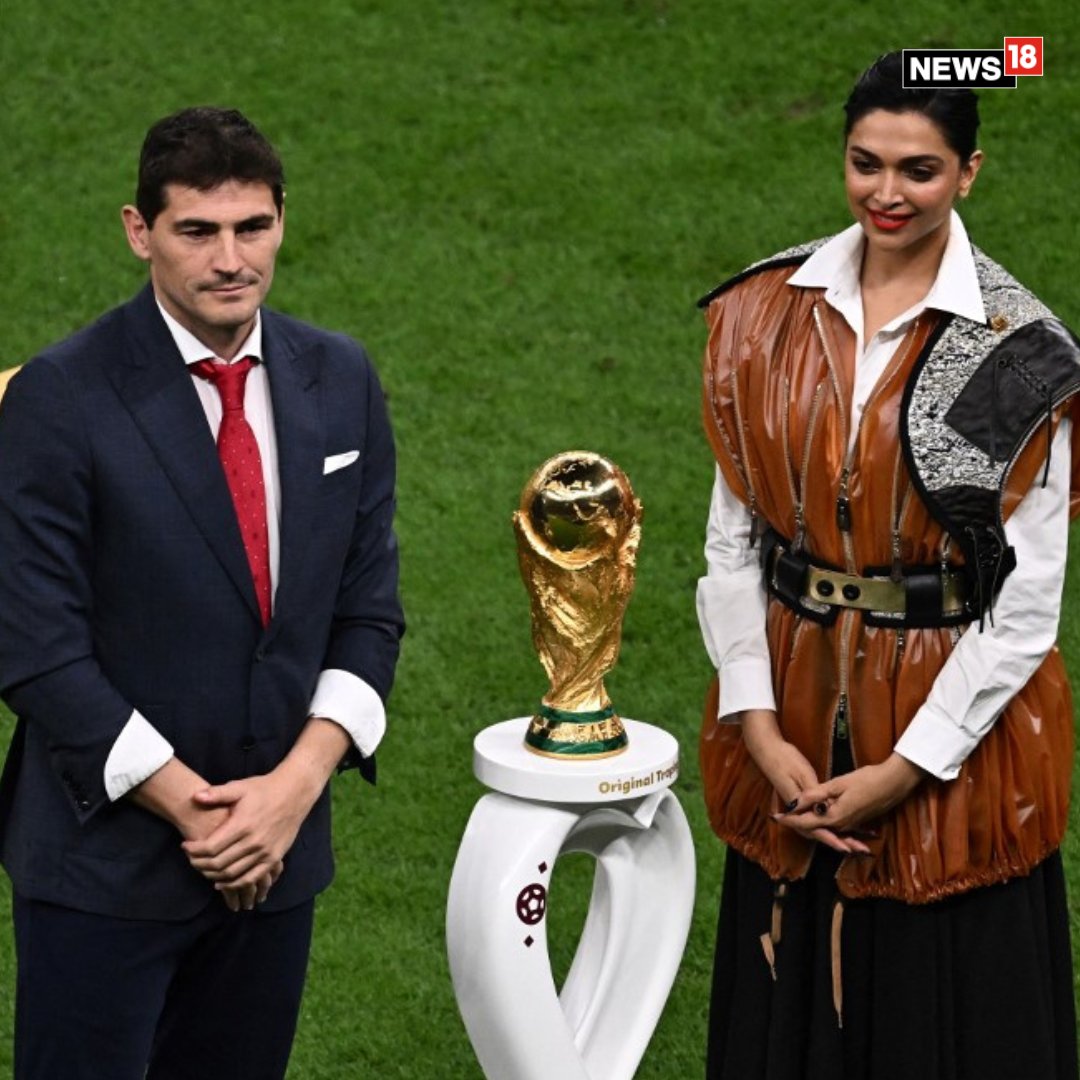 #DeepikaPadukone unveils FIFA World Cup 2022 trophy

#FIFAWorldCup  #qatar #ArgentinaVsFrance  

🇦🇷 🆚 🇫🇷  on #JioCinema & @Sports18

#ARGFRA #Qatar2022  #FIFAWConJioCinema #FIFAWConSports18