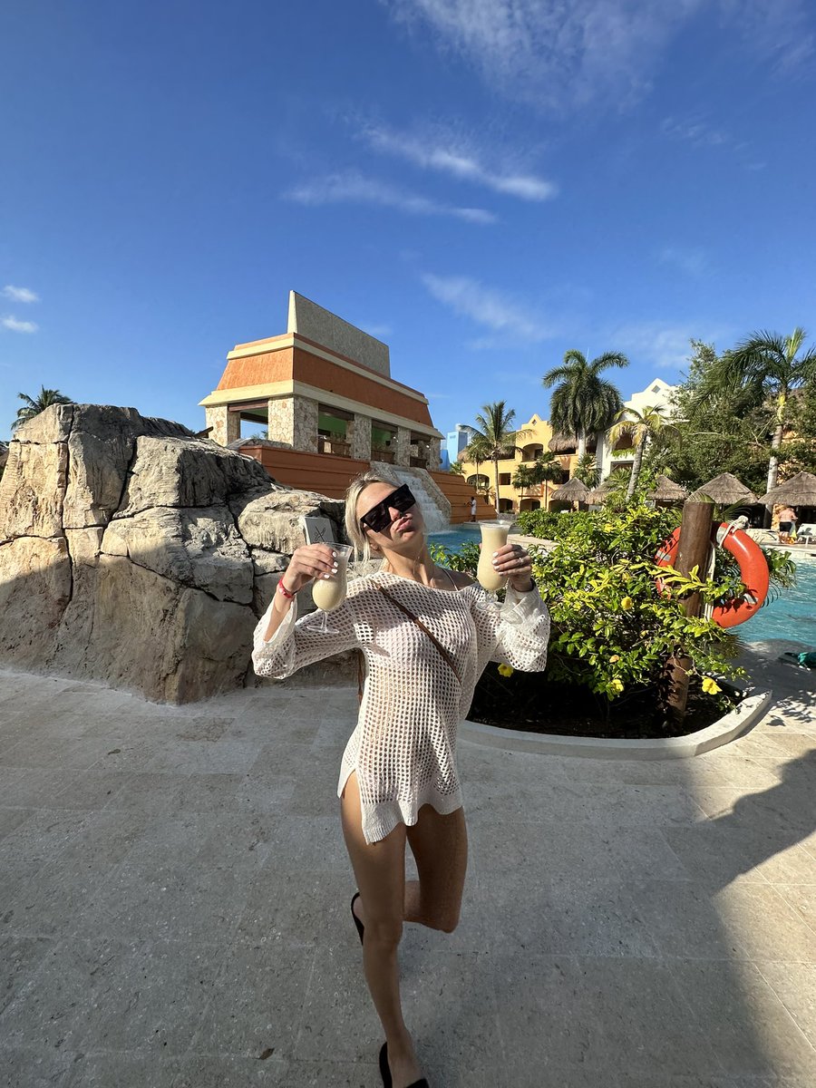 RaZerRC's tweet photo. First day in Cancun 😍 https://t.co/WYUndw02WD