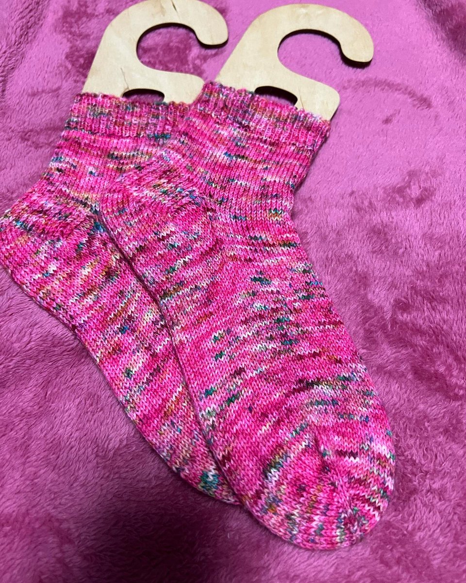 Malumin009's tweet photo. 手染め毛糸🧶で靴下🧦🧶 https://t.co/IniypCdN9s