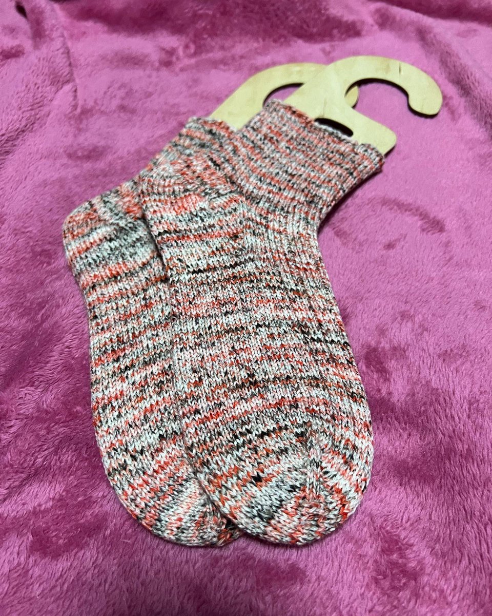 Malumin009's tweet photo. 手染め毛糸🧶で靴下🧦🧶 https://t.co/IniypCdN9s