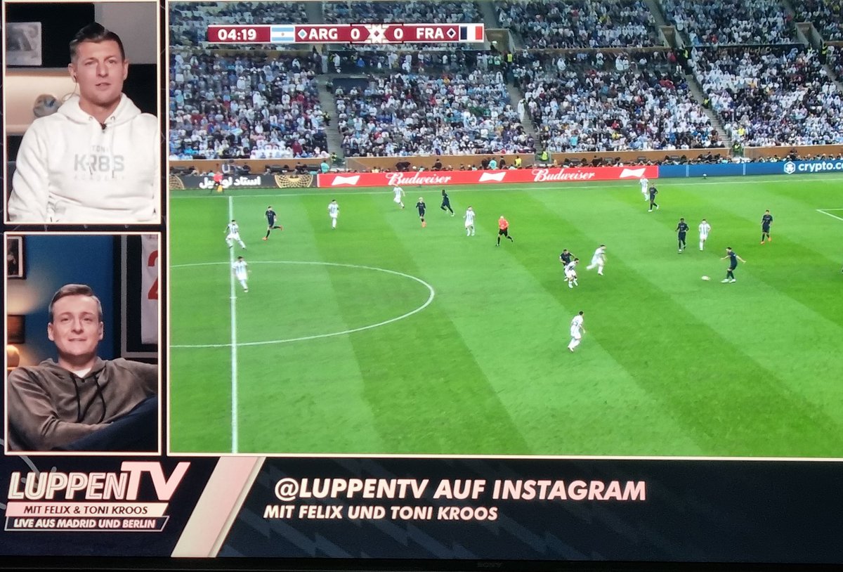 nilskern17's tweet photo. Weltmeisterlich: #LuppenTV bei @MagentaTV mit den Kroos-Bros.
"War ja allgemein kein schönes Spiel", erinnert sich @ToniKroos an "sein" Finale 2014 gegen #ARG und hofft, dass #ARGFRA mehr bieten wird.
#MagentaWM https://t.co/rcajHvgBC1