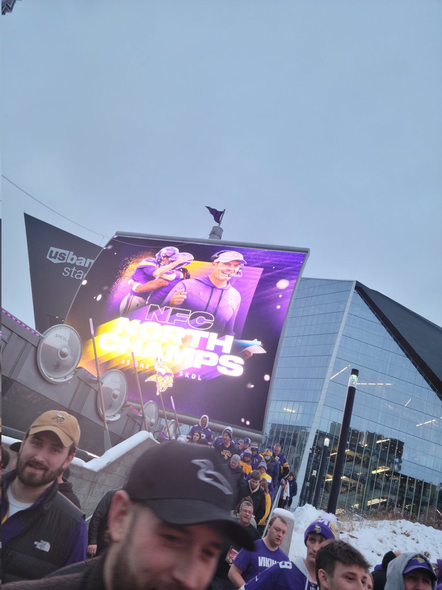 TLMA's tweet photo. @NFL once again zebras tried to take a game from @Vikings....blown calls to say the least...🤦🏼‍♀️ https://t.co/9XOILYHcZZ