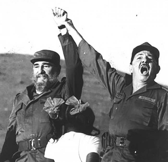 Giro5O's tweet photo. Aquel reencuentro de Fidel y Raúl en Cinco Palmas ha sido clarinada de triunfo en muchas batallas de los cubanos. #CubaViveEnSuHistoria #IslaRebelde https://t.co/Em8RpLvqzx