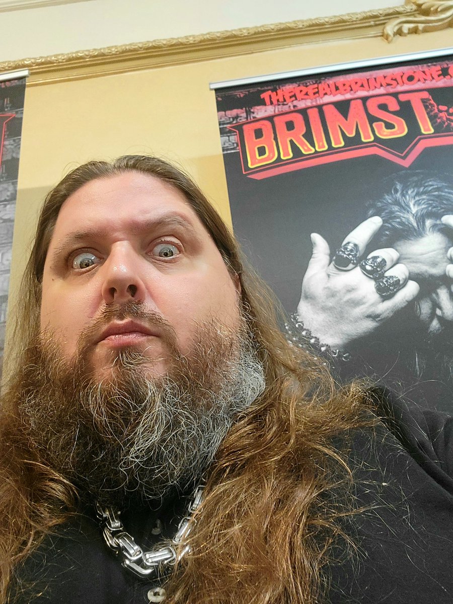 entrancetohell's tweet photo. I can't believe I lost my voice at @bigapplecomicon yesterday... hoping I can find it somehow before Monday's @TheRealGHRadio! SO much talking throughout the entire show... Nice welcome back to NYC! #gotBrim #ComicCon https://t.co/4NXuAitq46