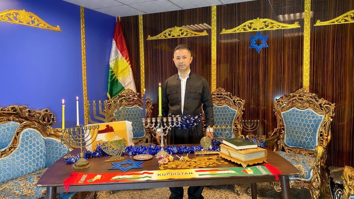 Ranjdar_a_cohen's tweet photo. A Kurdish Jew lights Hanukkah candles in Iraqi-Kurdistan. The Kurdish people are amazing
Photo: Ranj Cohen
Kurdistan Jewish Community Happy hanukkah❤️☀️💚🕎 https://t.co/FqjpmeP7Ar