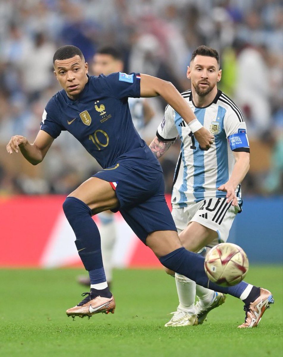 tropixstrending's tweet photo. Who will lift the World Cup trophy? 🏆 https://t.co/bQyjNI6tSD