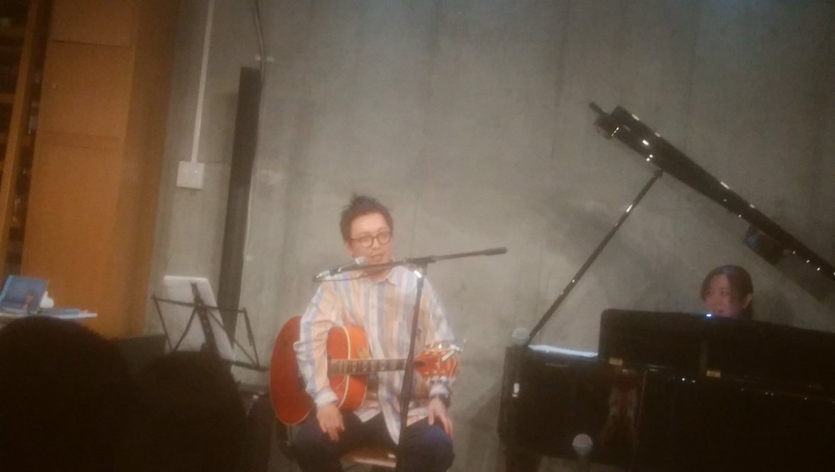 0914Hiroaki0914's tweet photo. 今年最後の貴重なLIVE harmoniousの司君のライブに行ってきました。それも5年ぶりの南青山。おむすびjazzというすごくしゃれたお店でした。他の出演者も本当によかった。高野瑠菜ちゃんのCDも買わせて頂きました。
楽しかったLIVEでした
#harmonius
#高野瑠菜 https://t.co/nHwA4EW6IZ