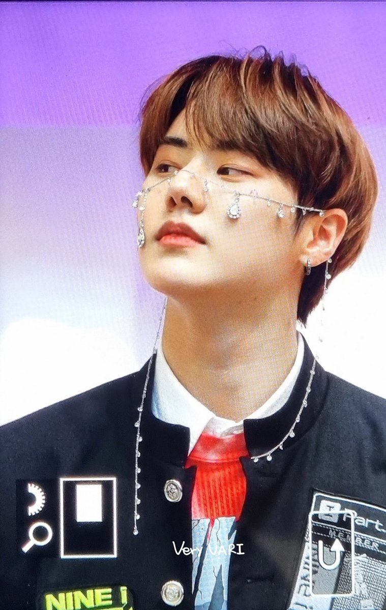vari_very's tweet photo. 221218 뮤직아트
#페이스체인
#facechain
암튼 다 같이 보고싶은사진...
#나인아이 #베리
#NINEi #VARI
#나인아이_영보이 #Young_Boy https://t.co/BC1cSckfUA
