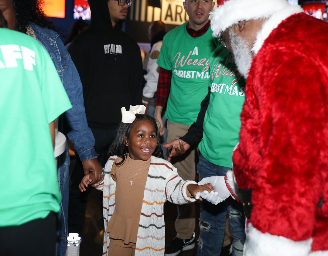 ESSO on Twitter "RT KarenCivil Lil Wayne & Mack Maine Host 150 Kids(02)