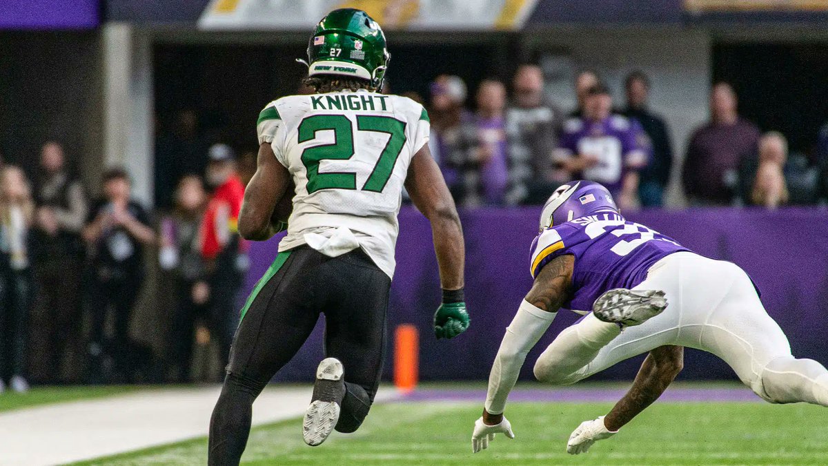 CallingOurShot's tweet photo. 1u: Zonovan Knight (NYJ) UNDER 66.5 Rush Yards (-114)

Playable to 60.5

He is OVER in 3 straight but gets a tough matchup vs DET. Only 1 RB has hit the over in the L6 vs DET, limiting players like Dalvin to 23 yards &amp; Saquon to 22. Wilson back at QB. Expect DET to load the box. https://t.co/cwNYKa2sYP