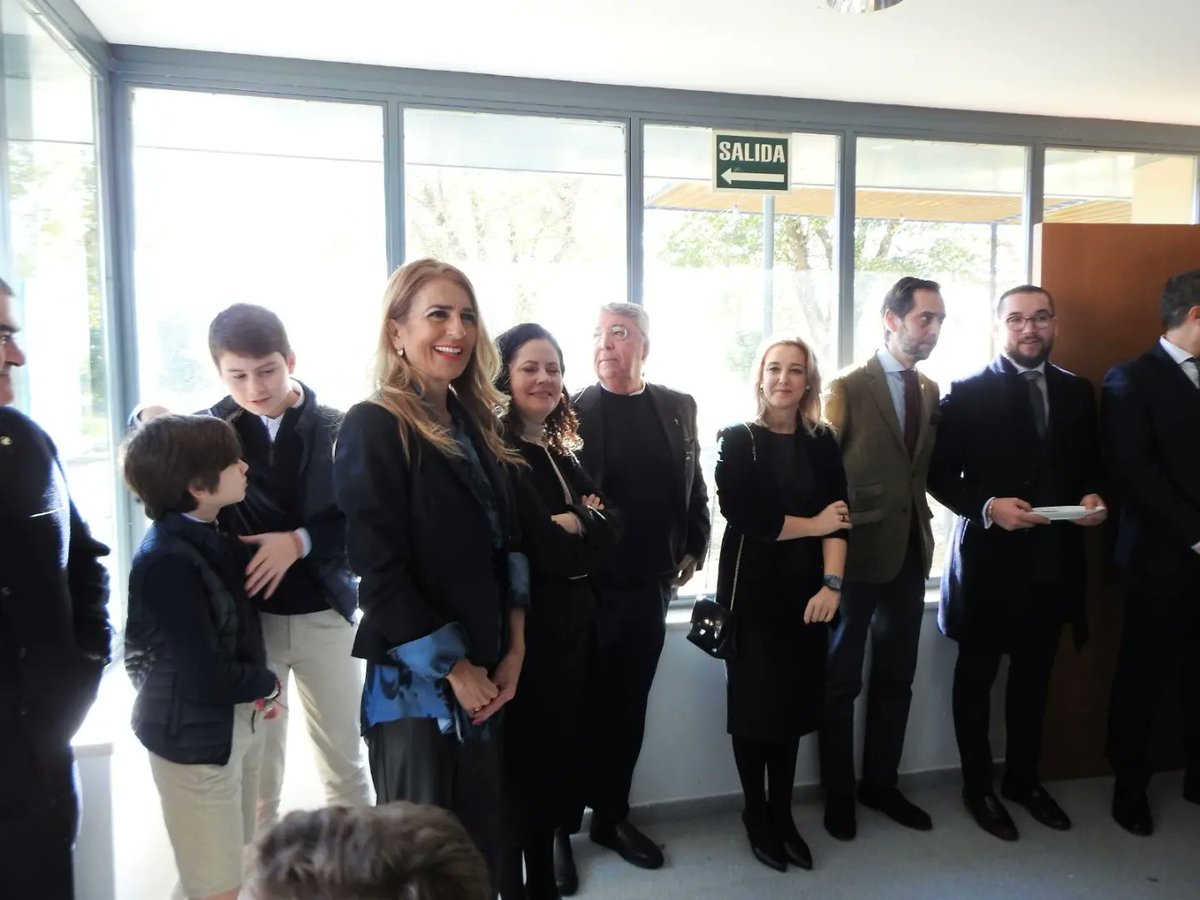 Precioso pregón de San Juan de Dios que abre las puertas de la Navidad realizado por Arturo Borrego Ortega.

Lleno de sentimiento personal y auténtico espíritu navideño. Magnífico.

¡Enhorabuena!

#SanJuanDeDios #pregón #Navidad