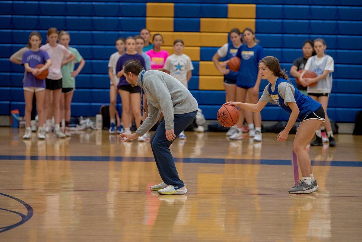 A great Saturday afternoon for the future stars of the NBA and WNBA! Thank you who all participated in our order CYO basketball clinic. Great job by our entire basketball program on a job well done! 🔥🐥🏀 <a href="/KBergGirlsHoops/">KMHS Girls BBall</a> <a href="/KbergBoysHoops/">Kellenberg Memorial Basketball</a>