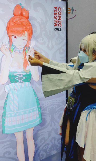 FINALLY IT'S MY TIMEEEEESo precious to take photo with mummy Kiwawa  Being able to attend holoen section is my best moment So happy to see Kiwawa in my country  Really hope u can get well soon  I miss u #hololiveMeet #comicfiesta #comicfiesta2022 