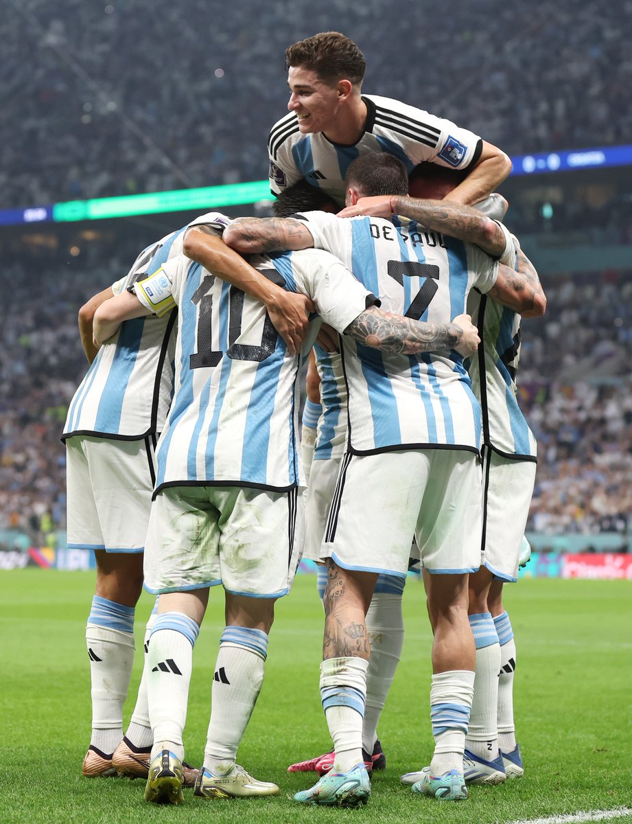 ¡GOOOOOOOOOOOOOOOOOOOOOOOOOOOOOOOLLLLLLLLLLLLLLLLLLLLLL DE ARGENTINA!

A los 23 minutos, LIONEL MESSI puso de penal el 1-0 ante #FRANCIA.

¡VAMOS ARGENTINA!