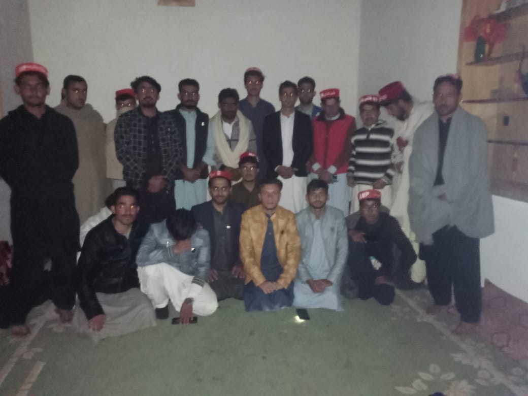 KhanRahman_'s tweet photo. برېالې شې ځوانانو دا سوچ فېکر به هر پښتون بچې ته رڅو او ده وېلج پېپل ټول اولس به بېداره کو ✌
نن ده ډاکټر عناېت الله په هجره کښې ده پېپل د زوانانو مېټېنګ وشو چې پکې ده پېپل ده حر ګډ نه ځوانانو شرکت کړې وو ۔۔۔ ده خپل کلې ده ځوانانو ډېره ډېره مننه ❤
#ANPYouthPipal https://t.co/5Bq4i1N8Oo