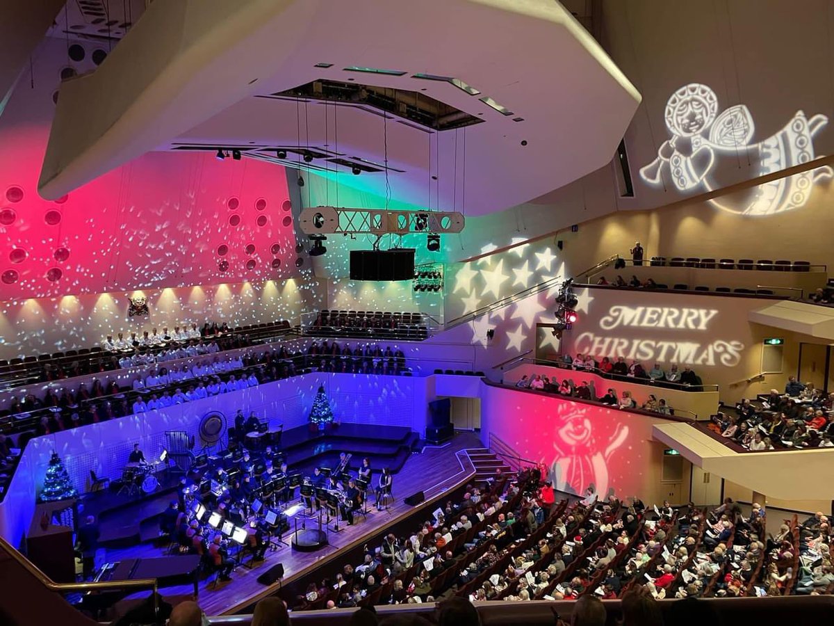 What a wonderful Christmassy Family Carol Concert early yesterday evening with <a href="/ThoresbyBand/">Thoresby Colliery Band</a> at <a href="/RoyalNottingham/">TRCH</a>. Thank you all for coming along &amp; being such a fabulous audience. Well done to children who came on stage- great singing &amp; conducting 😀
🎶🎄🎅🏼🎄