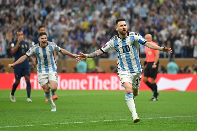 Football_RJain's tweet photo. 🚨 𝗥𝗘𝗖𝗢𝗥𝗗: Leo Messi has become the first player to score in the round of 16, quarter-final, semi-final and the final of a single World Cup.

Equalled Pele's 12 WC goals

20-Most G/A in WC history 
Leading 2022 Golden boot race-6

#FIFAWorldCupQatar2022   #ARGFRA https://t.co/bI228F2HTd