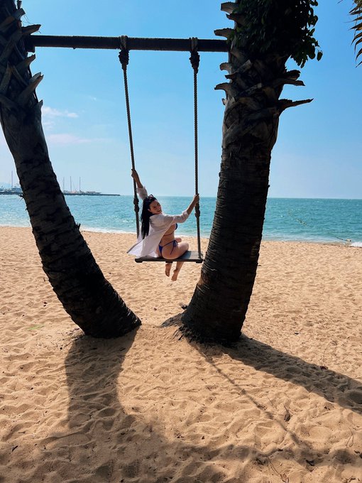 3 pic. I’m having an incredible time in Thailand ??? https://t.co/yKKLbV2JPH