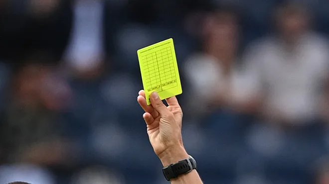 ice_maximz's tweet photo. L’arbitre du match il connait pas ça cet enfoiré #ARGFRA https://t.co/dpUqKTjVyg