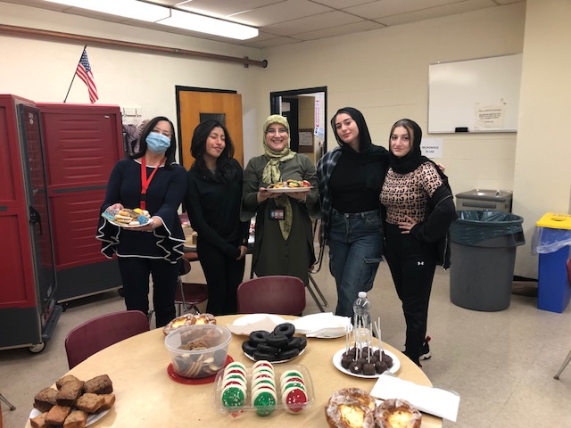 EdMeierPhD's tweet photo. Cliffside Park High School Caring Cooks Club baking and donating for holiday gifts and toys for victims of pediatric cancer. In our 2-day sale, raised $800.50. This is what the holidays are about! https://t.co/cWc7A0ZsIm
