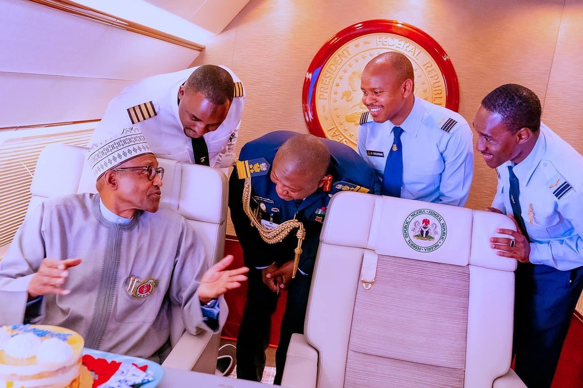 Opetuyii's tweet photo. Captains and crew members of @NigAirForce NAF 001) celebrating the President @MBuhari’s 80th birthday while on their way back to Nigeria after his successful participation in the US-Africa Leaders Summit, in Washington DC.
#PMBAt80 https://t.co/8BfltJbbht